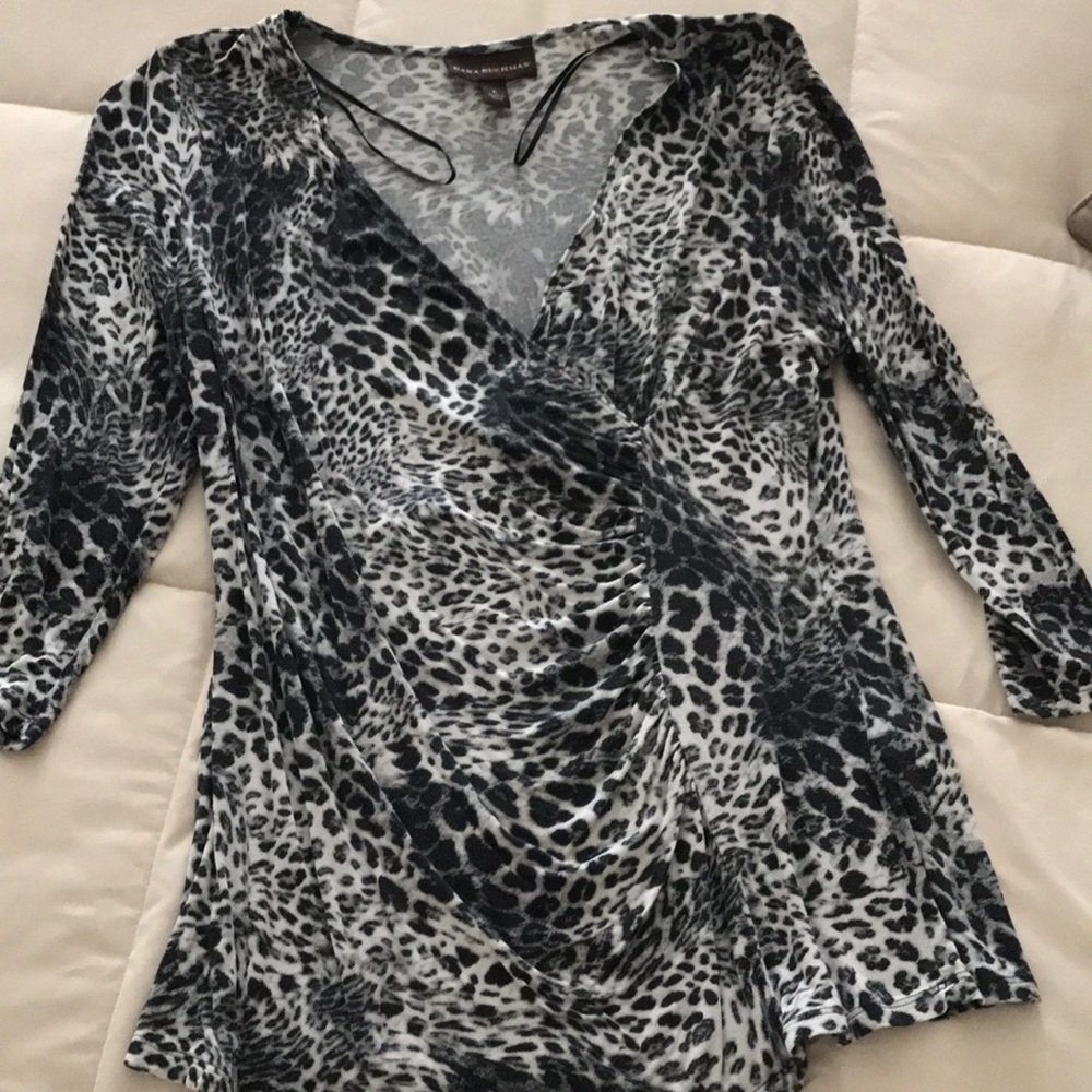 Dana Buchman pull over shirt. Good condition. Size large.